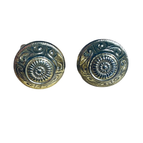 Vintage Jewelry Lot Five pairs Clip On Earrings One Brooch Pin Gold Bronze Tones - Picture 2 of 9